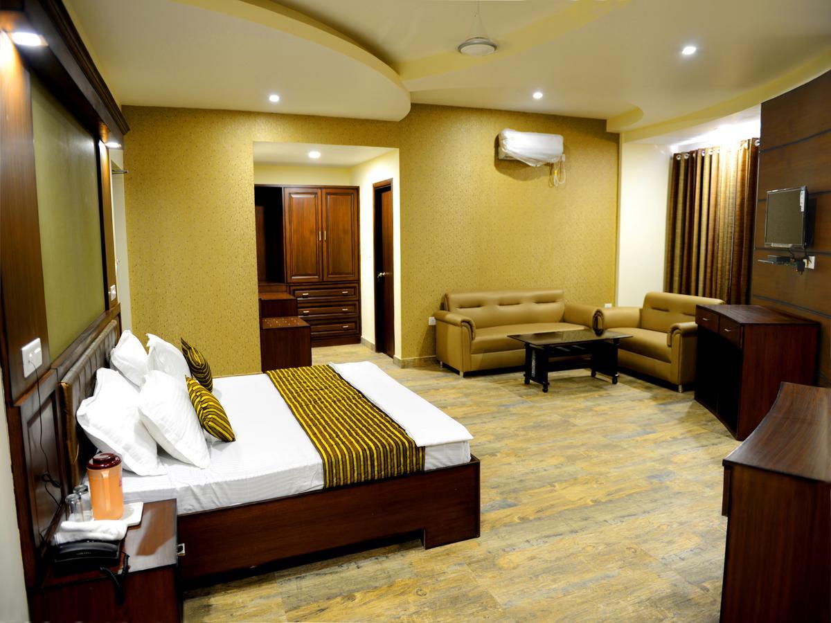 Anurag Hotel Katra  Esterno foto
